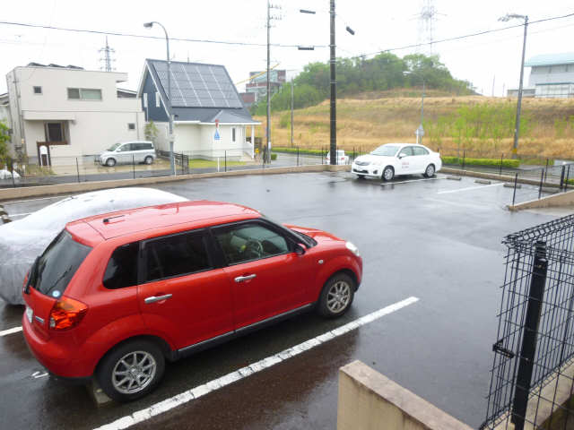 ラ・サンテⅡ 1階 駐車場