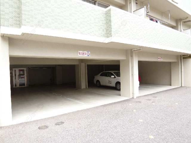 屋根付駐車場（一部）