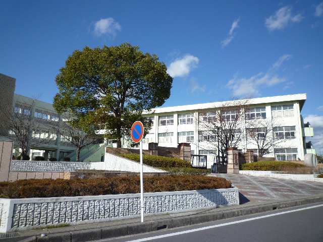 レジデンス園原 2階 三吉小学校