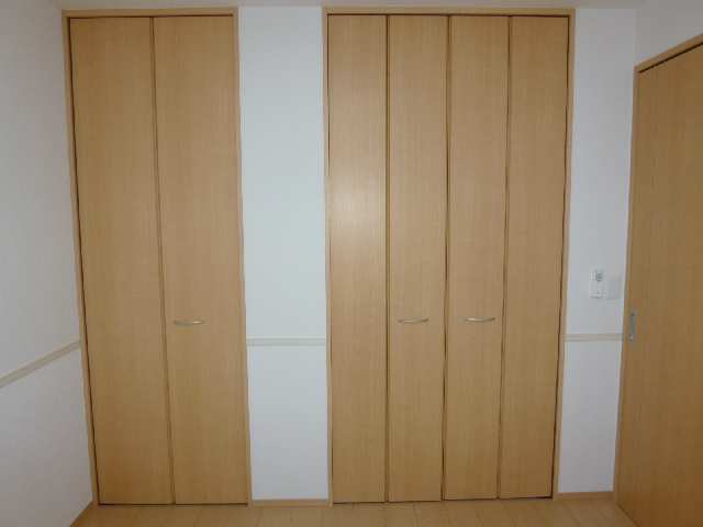 洋間収納