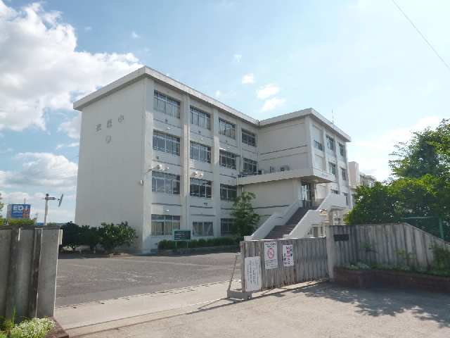 衣丘小学校徒歩８分