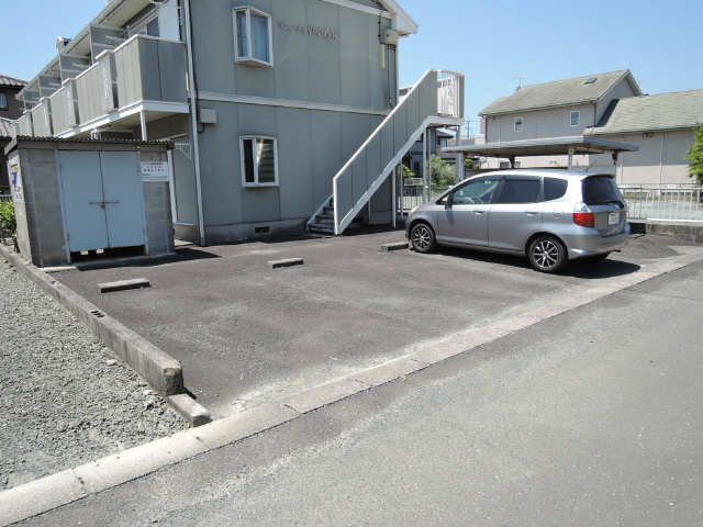 サンハウス東小鷹野 2階 駐車場