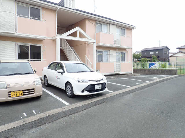 リヴ大吉 1階 駐車場