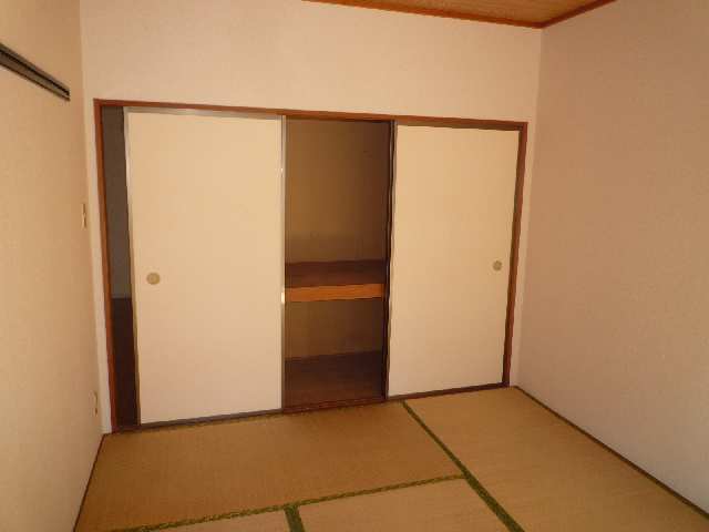 南和室収納