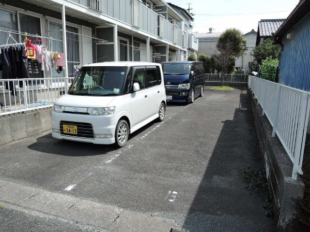 フレグランスミューズ 1階 駐車場