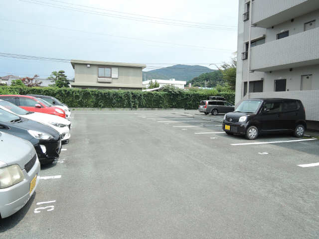 フィオーレ田中 3階 駐車場
