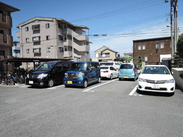 クレストパレス学園前 4階 駐車場