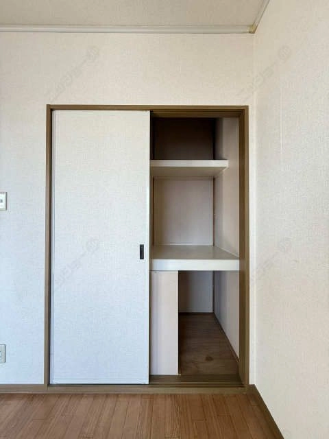 ダイニング物入