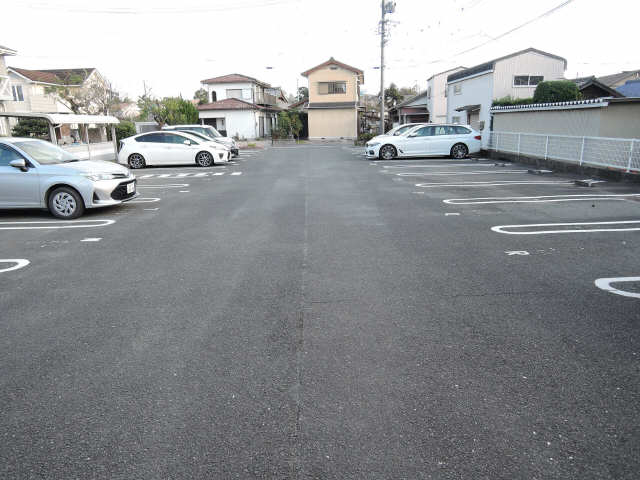 ねむの木タウン 1階 駐車場