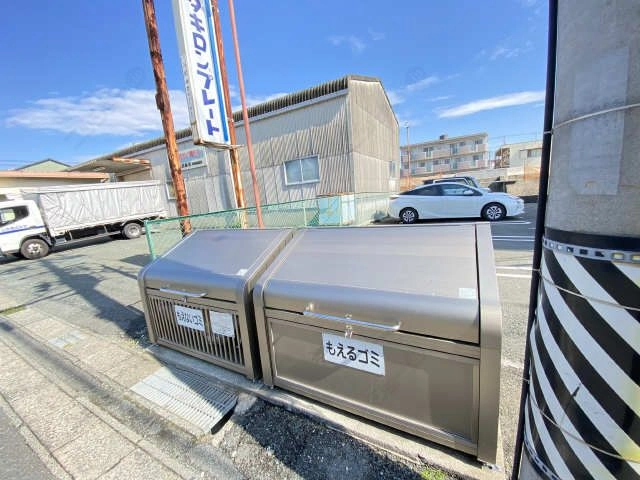 敷地内ゴミ捨て場