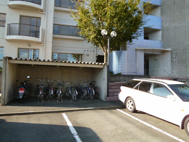 Ｍハイツ佐藤 5階 自転車置場