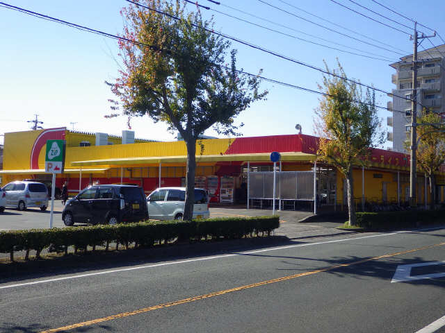 スーパー徒歩７分