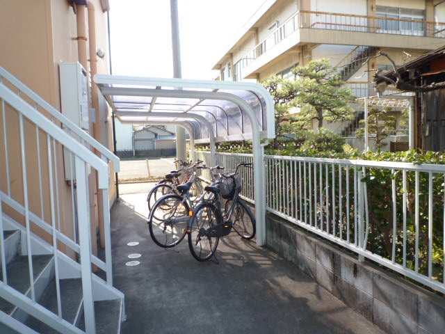 シングル鍵田Ｂ棟 1階 自転車置き場