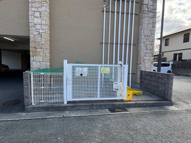 敷地内ゴミ置き場