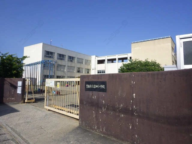 小学校へ約750ｍ