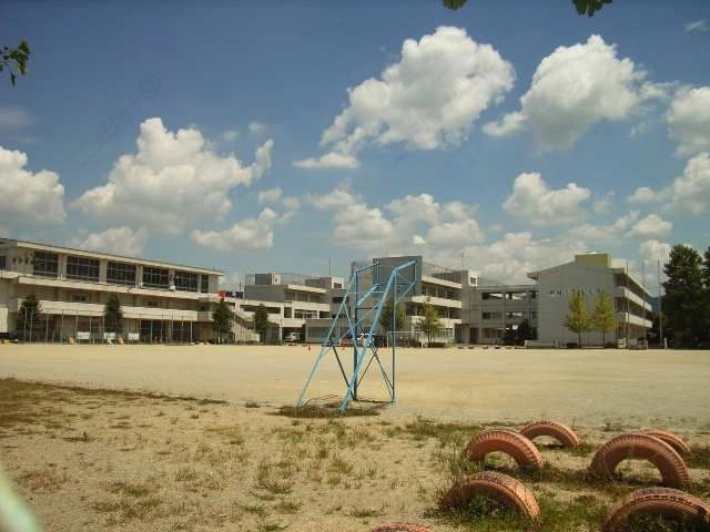 飯村小学校校庭