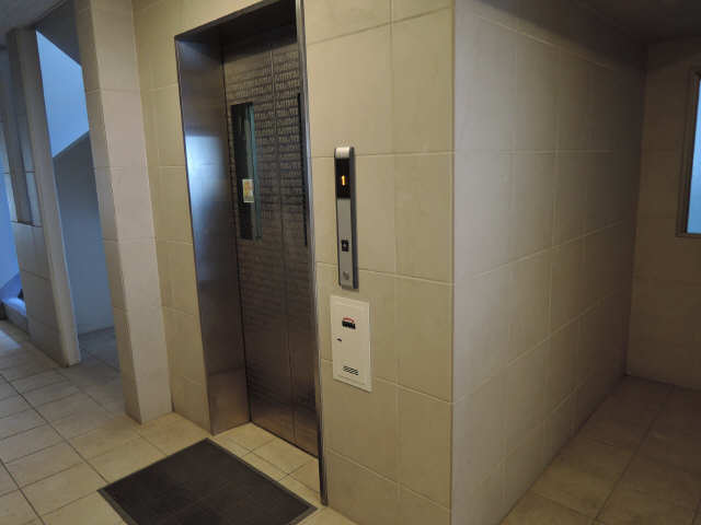 ツインメゾン札木 3階 エレベーター
