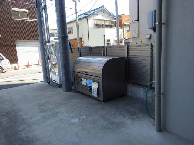 ゴミ捨て場（敷地内）