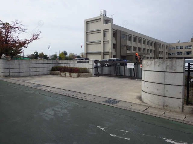 小学校へ約435m