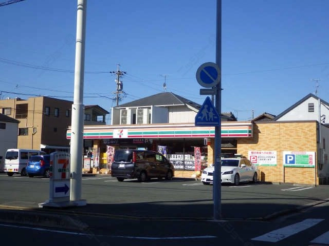 コンビニ徒歩８分