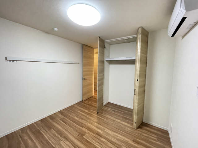 洋間収納