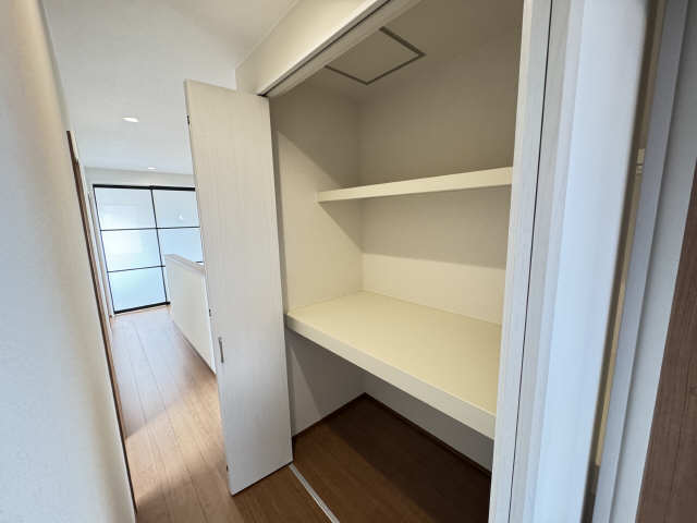 2階ホール収納