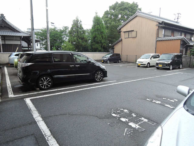 ロイヤル東海川原町 7階 駐車場