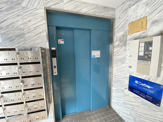 レジデンスナカノ１１２２ 3階 エレベーター