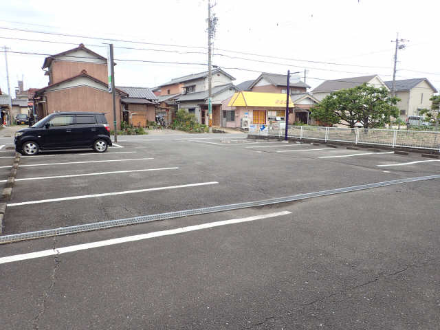 ヴィラージュときわ 2階 駐車場