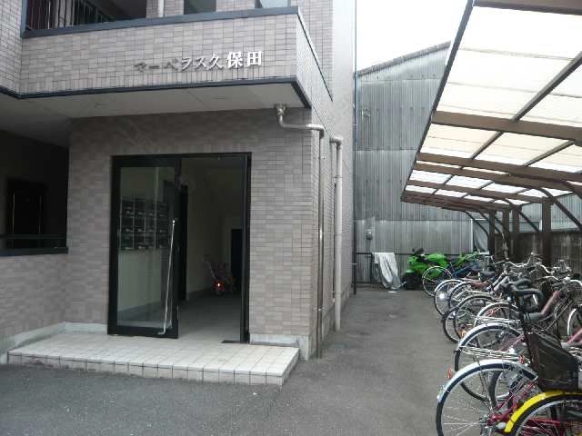 エントランスと駐輪場