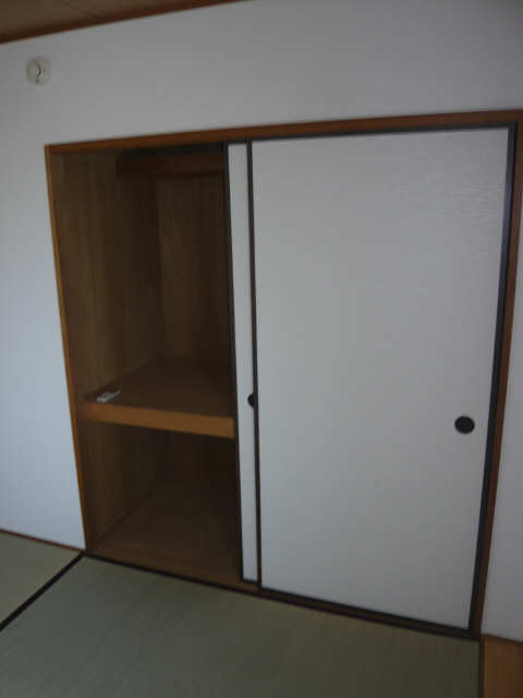北西和室押入