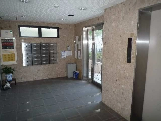 エントランス内