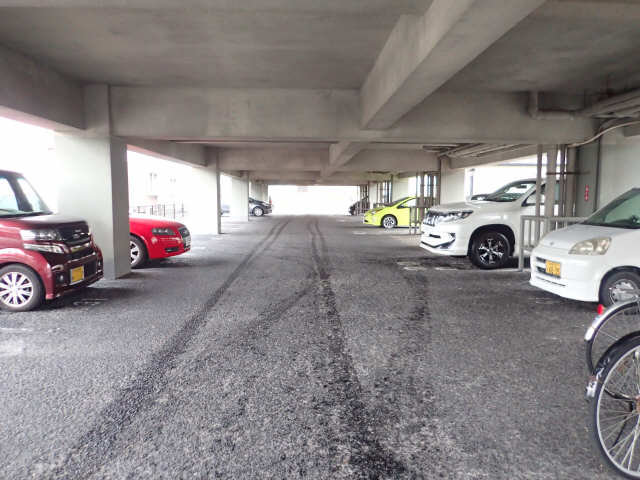 Ｈｅａｒｔｙ西日野Ｖ 3階 駐車場