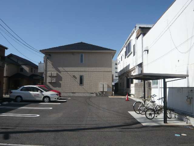 駐輪場と駐車場