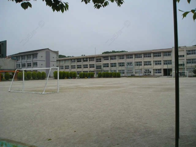 内部小学校