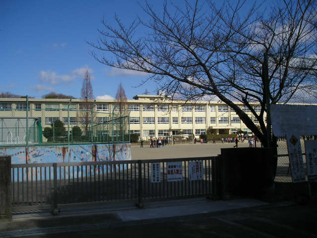 リラフォート前田 3階 泊山小学校
