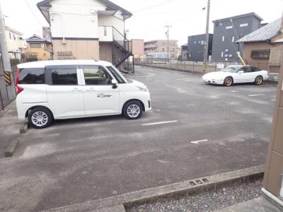 グレースハイム 1階 駐車場