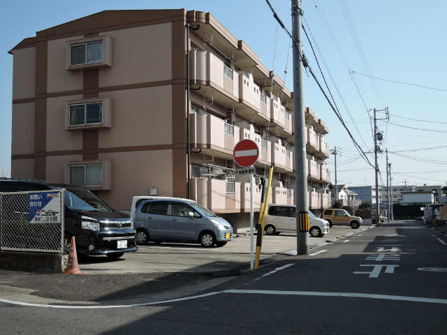 シャルル安藤Ⅱ 2階 駐車場