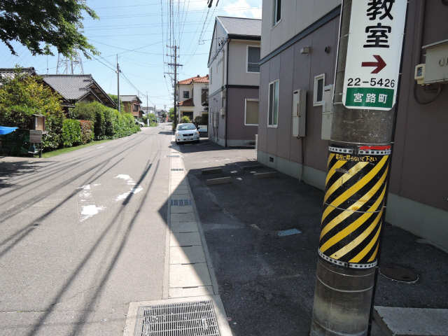 アズ・バーンＡ棟 1階 駐車場