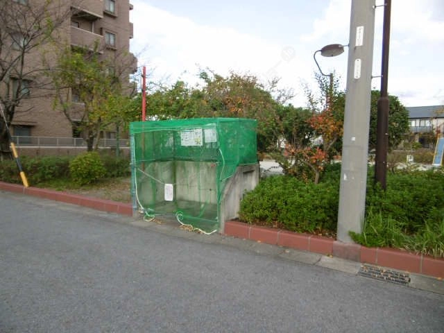 向かいのゴミ捨て場所