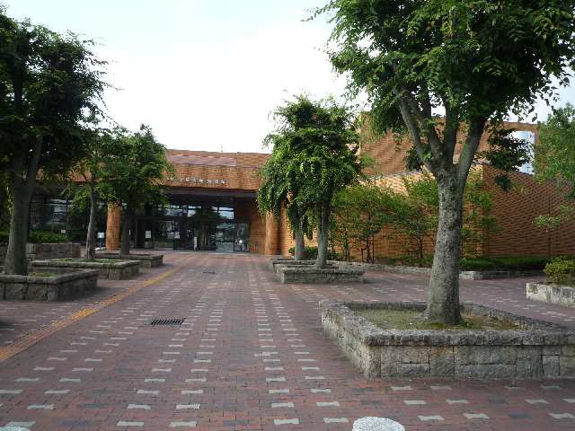 半田市立図書館