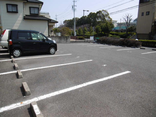 カーサ青山 2階 駐車場