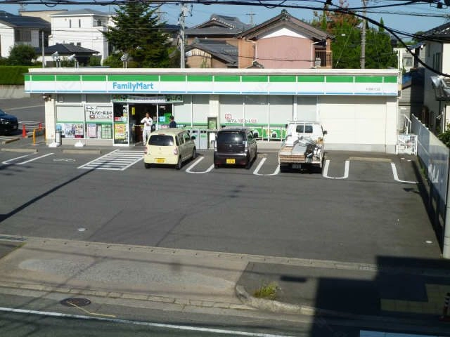 コンビニ（向かい側）