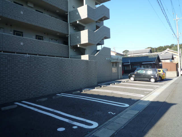 カーサ天神 4階 駐車場