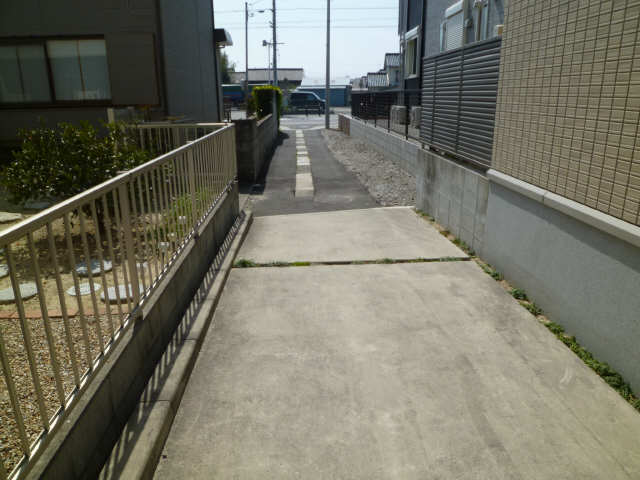 東側通路