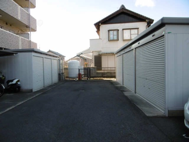 バイク収納倉庫(有料)