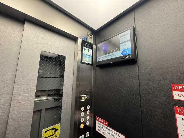 エレベーター内