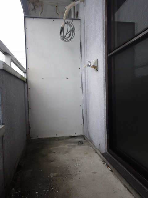 神山ハイツ 2階 洗濯機置場