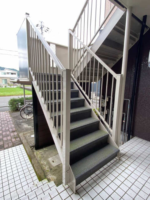 セジュール粟野西 2階 階段
