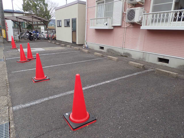 ハイツポニー 1階 駐車場